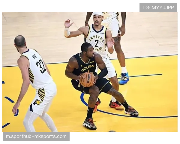 美国队前场篮板拼抢积极，二次进攻机会弥补投篮稳定性不足